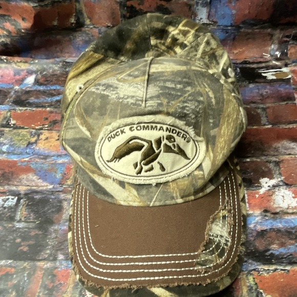 Duck Commander Other - Duck Commander Camo lg/xl fitted Ball Cap Cotton Brown/Green distressed design